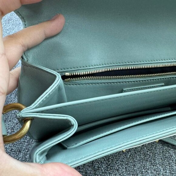 Saint Laurent Leather Shoulder Bag 750-061125 - Picture 13 of 16